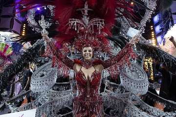 Lola Ortíz, representante de la firma teldense Tapicería Peñate, nueva Reina del Carnaval de la capital grancanaria/TA y Lpacarnaval.